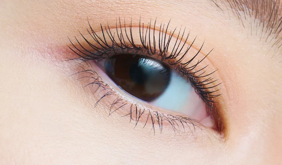 Give your lashes a longer and fuller look